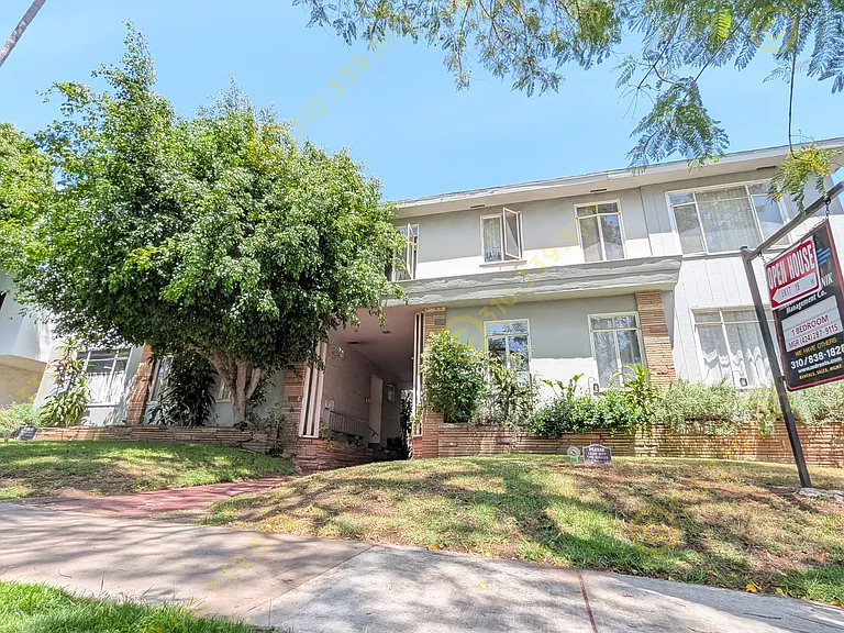 1254 N Havenhurst Dr #15 — Photo 2