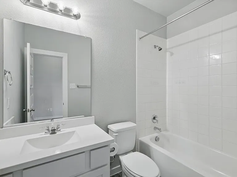 1100 Parkstone Dr — Photo 18