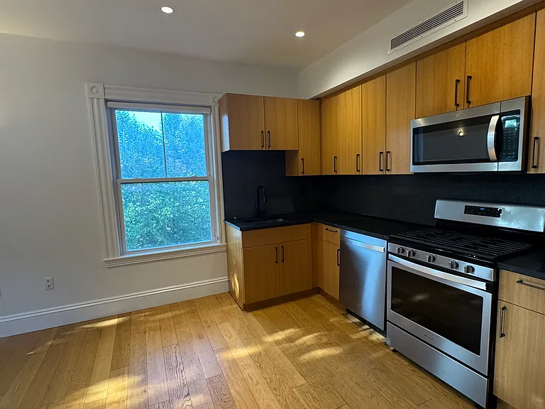 87 Gardner St — Photo 11