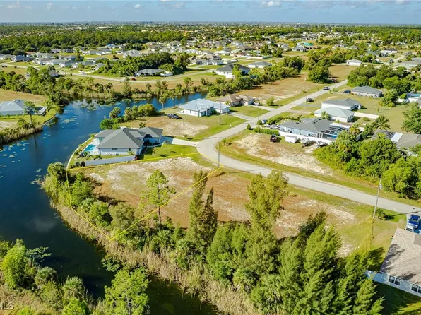 3301 NE 15th Pl, Cape Coral, FL 33909