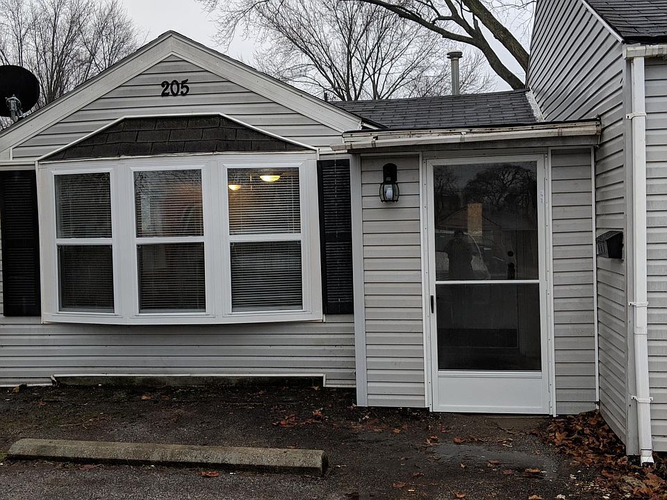 1st image of 205 E Emerald St