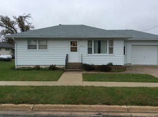 203 Grove St, Fort Atkinson, IA 52144