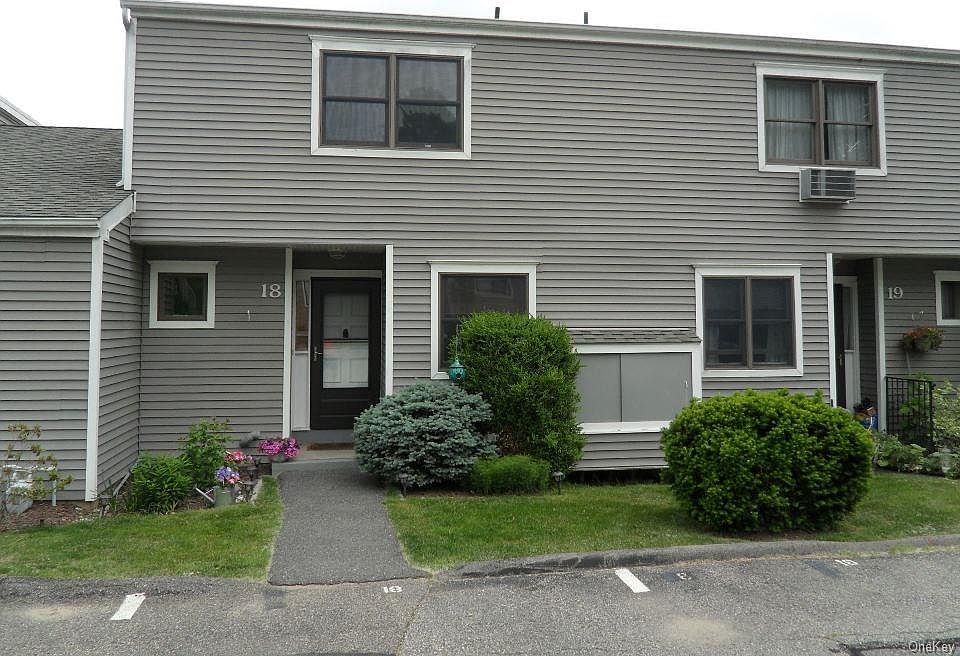 1st image of 18 Brewster Woods Dr