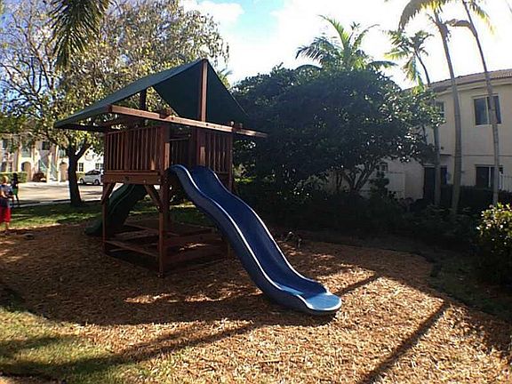 4th image of 2250 NW 78th Ave APT 102
