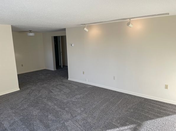 834 State St APT 6, Bangor, ME 04401