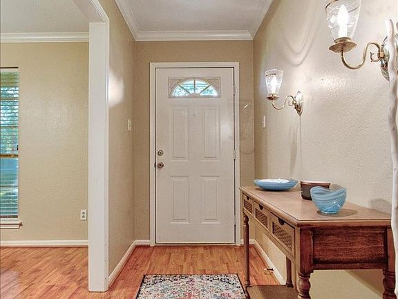 2nd image of 1201 Glen Meadow Ln