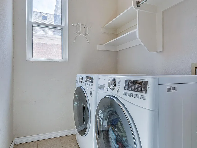 1605 Highdale Ct — Photo 7
