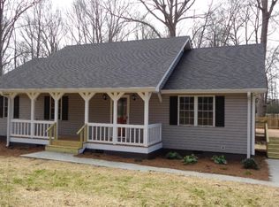 284 Greenbriar Dr, Hartwell, GA 30643