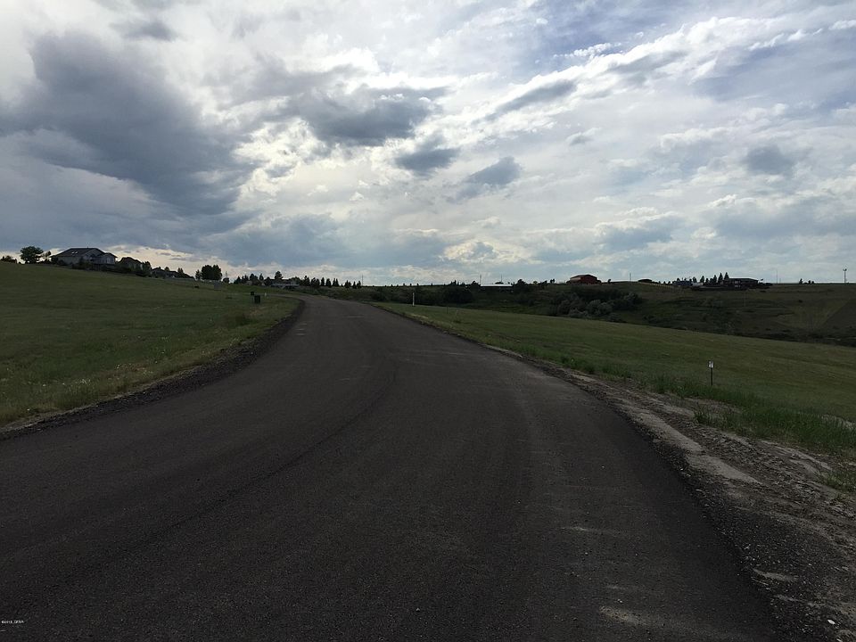 2nd image of 2201 Larkspur Ln