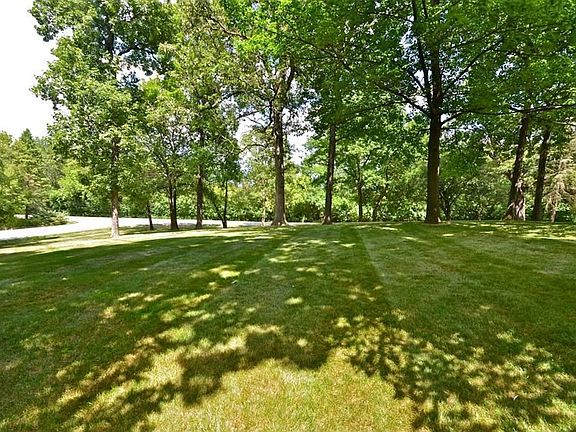 4th image of 489 Pinewoods Dr
