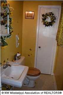 2nd image of 303 Gillespie St