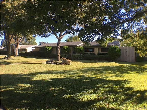 2nd image of 3724 Clubway Ln