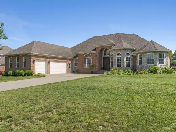 102 Colonial Dr, Versailles, KY 40383