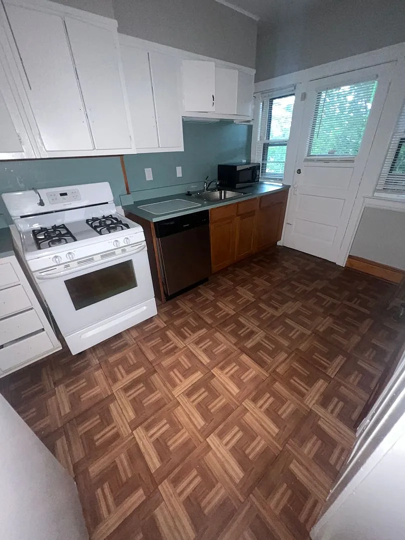 1596 Ridgefield Road — Photo 3