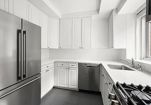 4th image of 254 E 68th St APT 3E