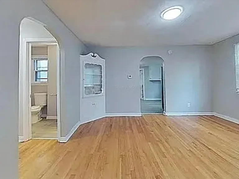 308 Schuyler St — Photo 7