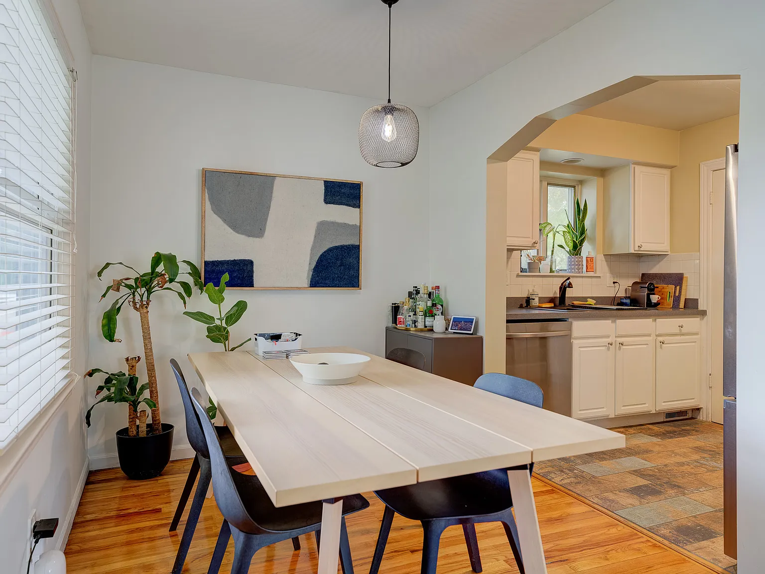 3 bed, 1000 sqft, $2,300 — Photo 4