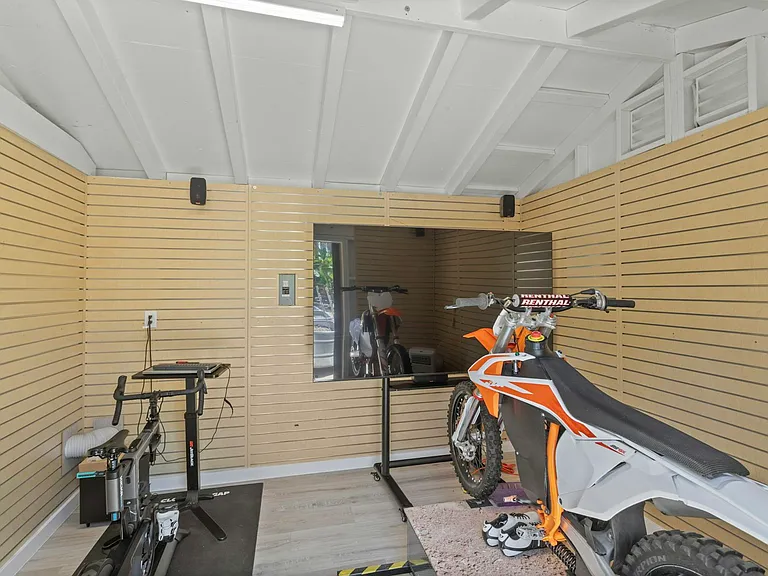 31500 Britton Cir — Photo 8