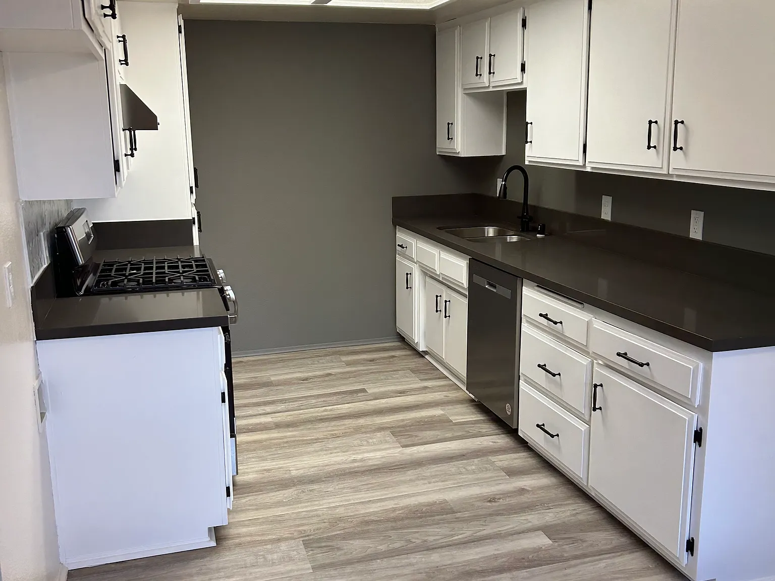 2 bed, 900 sqft, $1,950 — Photo 2