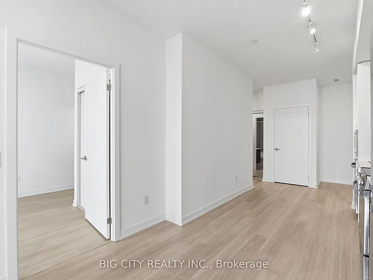 5105 Hurontario St #1601 — Photo 9