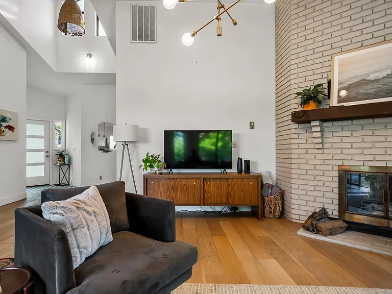2820 Panorama Dr — Photo 9