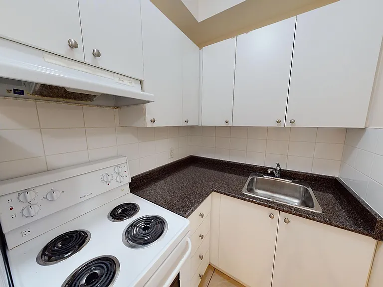 2938 Danforth Ave — Photo 3