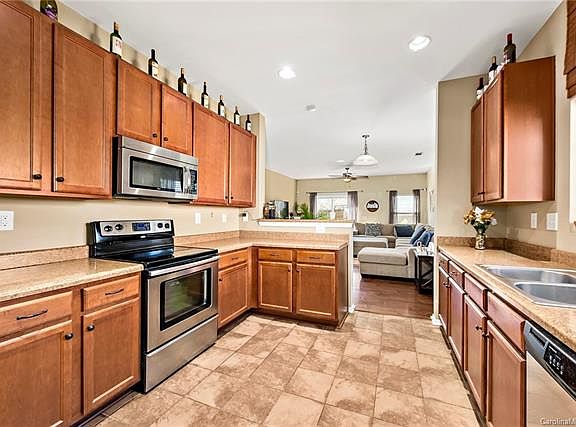 5th image of 10942 Kempsford Dr