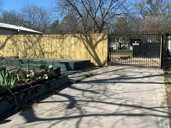 955 Woods Ave, Fort Worth, TX 76102