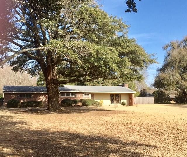 1st image of 2033 Plantation Dr