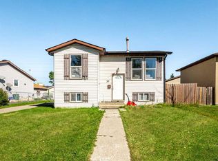 36 W Castlebrook Rise NE, Calgary, AB T3J1R5