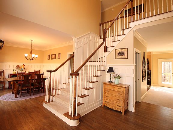 3rd image of 20 Wisteria Dr