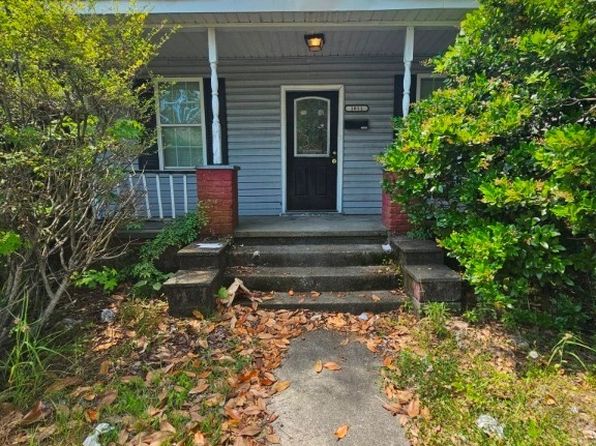 1011 W Victory Dr, Savannah, GA 31405