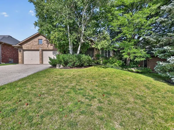 1092 Crofton Way, Burlington, ON L7P 4W8