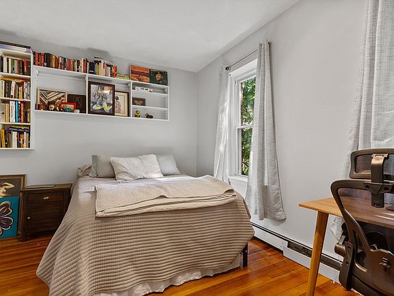 4th image of 54 Myrtle St APT 10