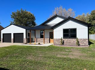 317 E Summit St, Bolivar, MO 65613