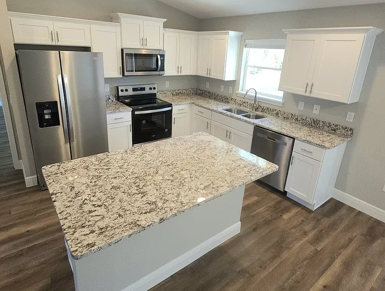 7244 N Glenridge Cir — Photo 2