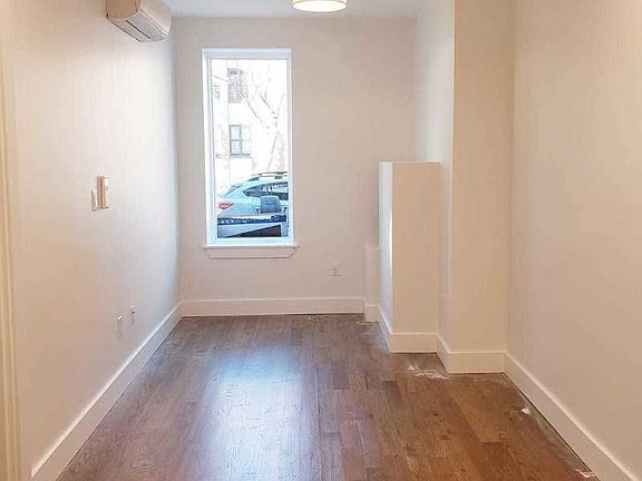 4th image of 484 Gates Ave #1R
