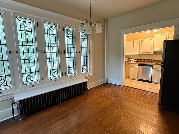 5th image of 2110 W Walnut St #B