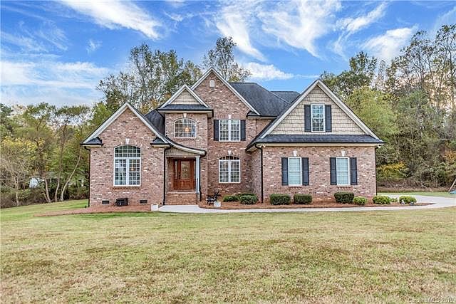 1st image of 241 Woodbriar Trl