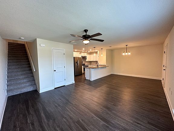 4th image of 4373 Village Oak Ln