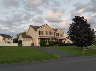 4 Paddlewheel Ct, Waterford, NY 12188