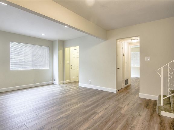 3rd image of 94 Glen Eyrie Ave APT 1