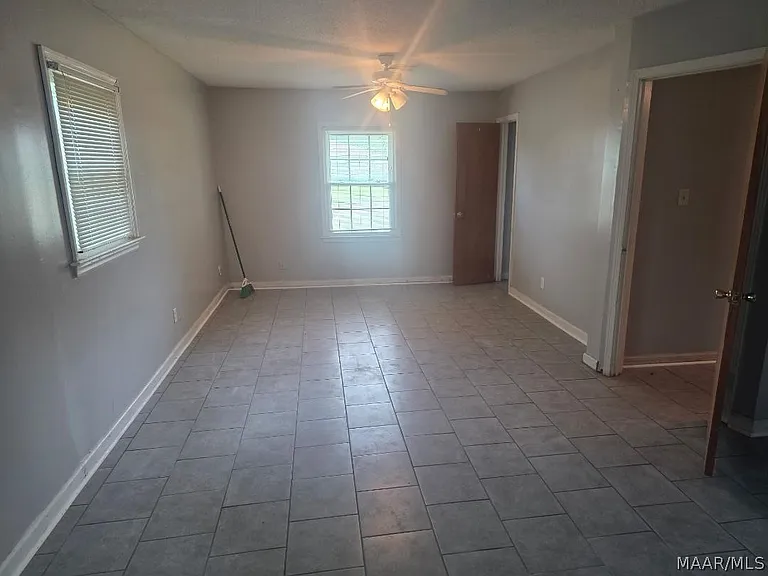 4327 Lawnwood Dr — Photo 7