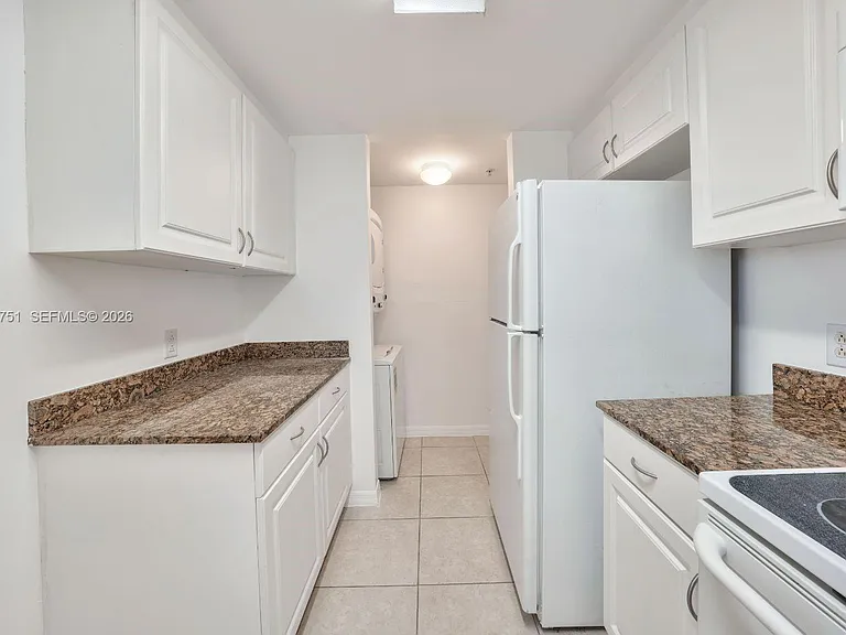 215 SW 42nd Ave #507 — Photo 6
