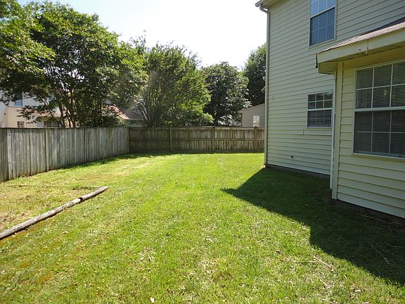 3rd image of 812 Ward Ct