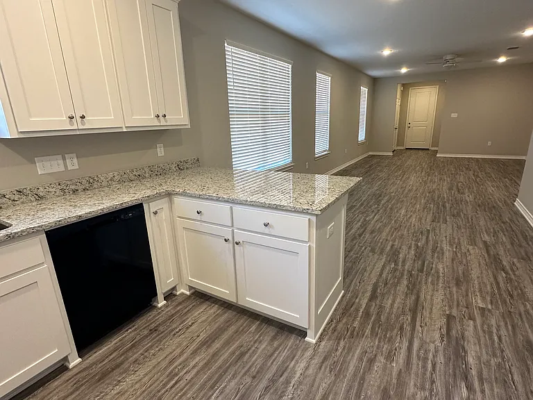 1605 Everwood Ct — Photo 10