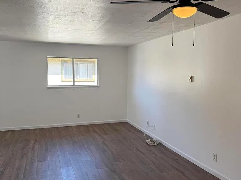 717 Halyard St — Photo 2