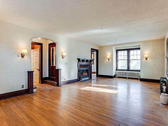 3rd image of 781 Laurel Ave