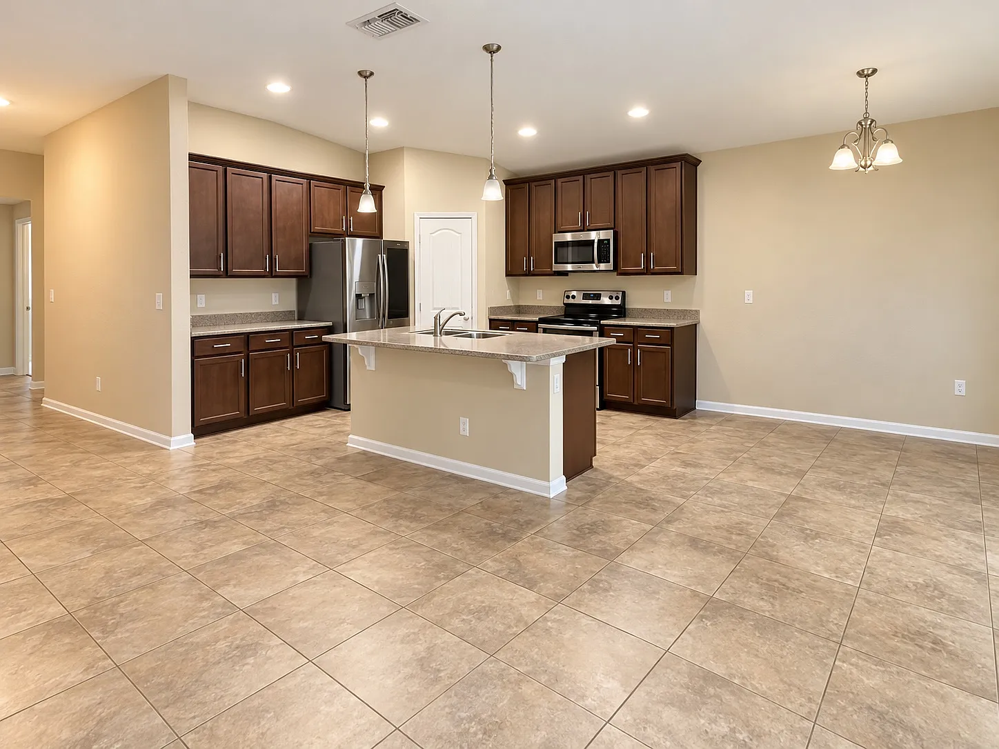 4 bed, 2129 sqft, $2,850 — Photo 2