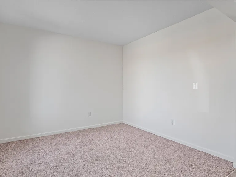 Quail Hollow Dr — Photo 14
